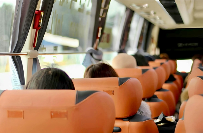 Mensen in bus
