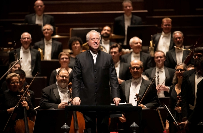 Manfred Honeck met het Pittsburg Symphony Orchestra in 2019 in Het Concertgebouw.