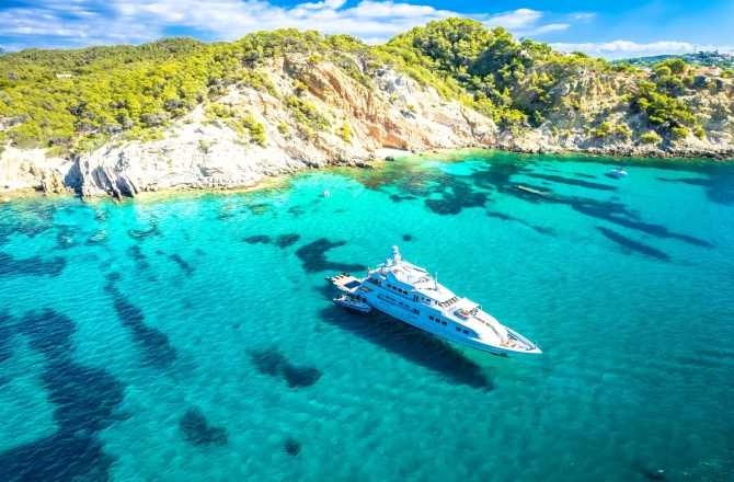 Yacht