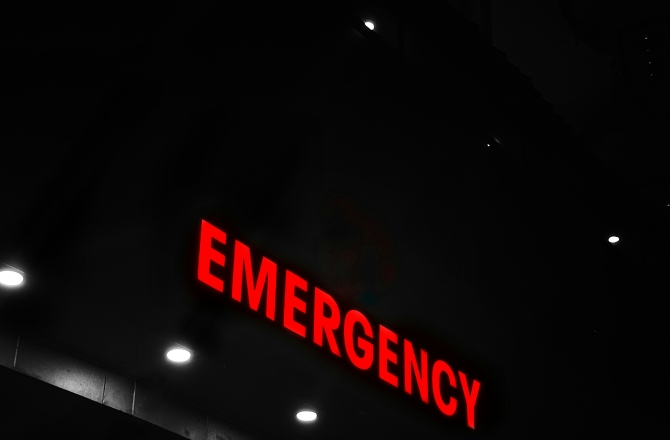 Bord met Emergency