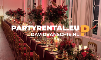 Gedekte tafel thema goud en rood