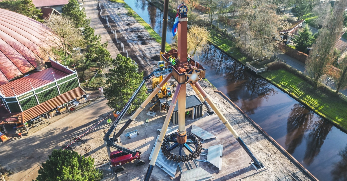 Nieuwe attractie staat volledig overeind in Attractie- & Vakantiepark Slagharen