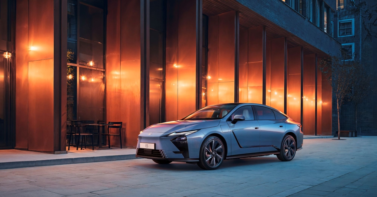 Lexus brengt nieuwe RZ en ES naar EV Experience op Circuit Zandvoort