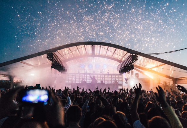 feest in tent Maessen 