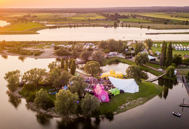 Eiland van Maurik zonsondergang