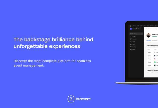 Een blauwe achtergrond met de tekst 'Discover the most complete platform for seamless event management.'
