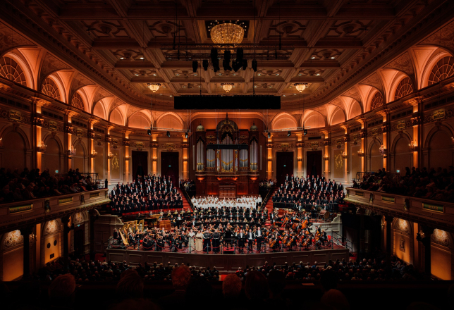 concertzaal met orkest 