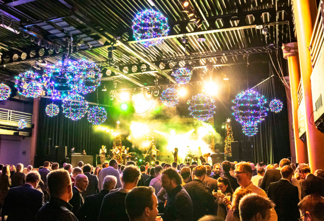 De zaal Theaterplein - Feest met Live muziek.