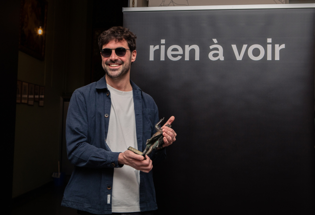 Karl meesters neemt award in ontvangst