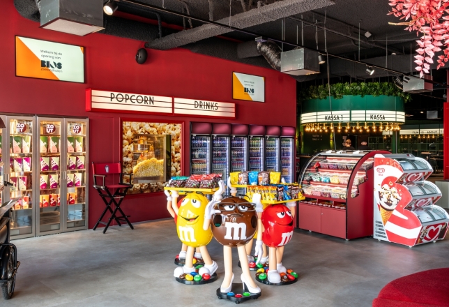 Entree van BIOS Zeelandhallen met snacks