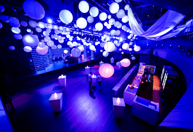 Brandvertragende Lampion decoratie bij event in theater