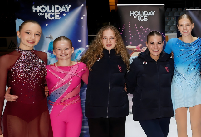 skn holiday on ice
