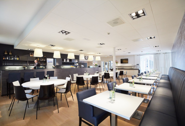 Grand café voor ontbijt, lunch, diner of borrel