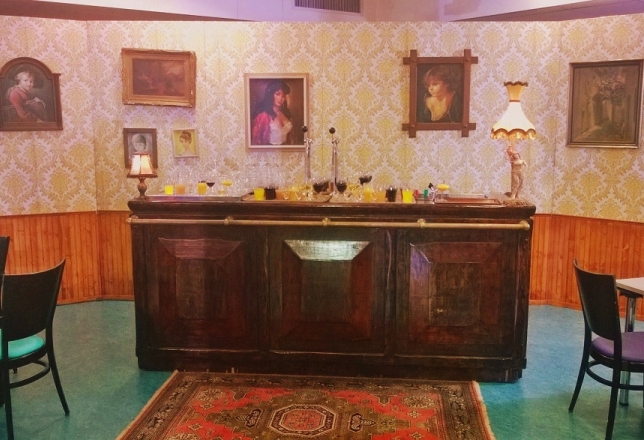 Bruin cafe decoratie